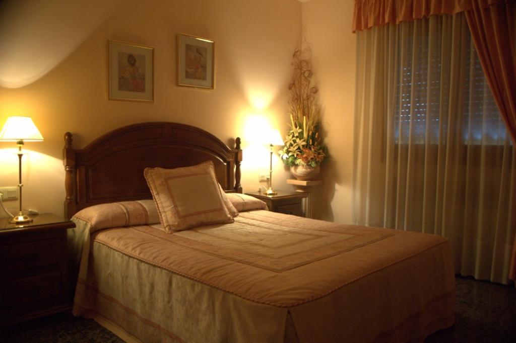Hostal El Violi كارذونا الغرفة الصورة